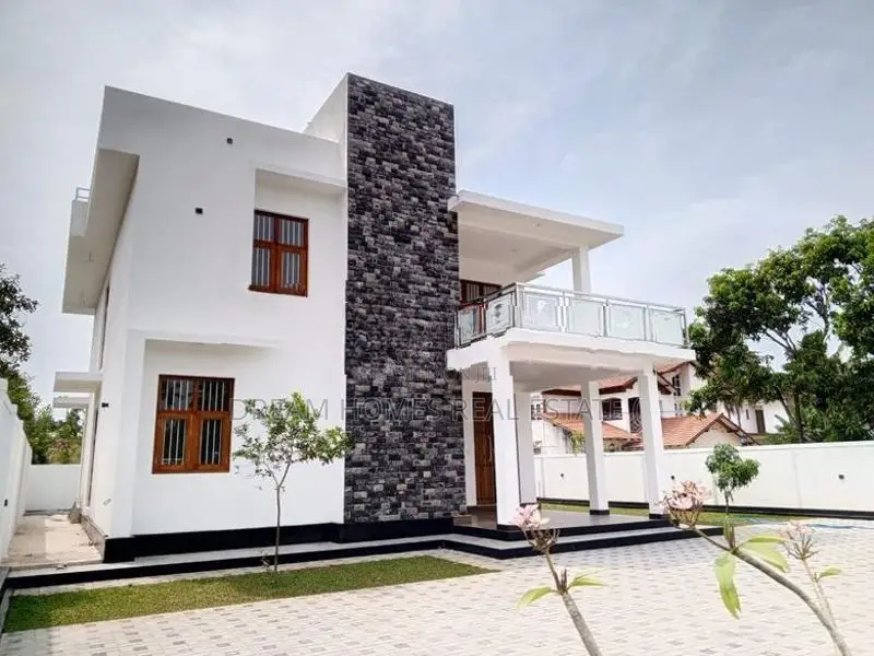 Spacious 5 Bedroom House for Sale – Thimbirigaskatuwa