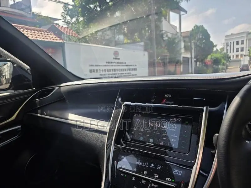 Toyota Harrier Premium 2018