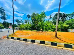 Yakkala Town Kandy Road Land for Sale