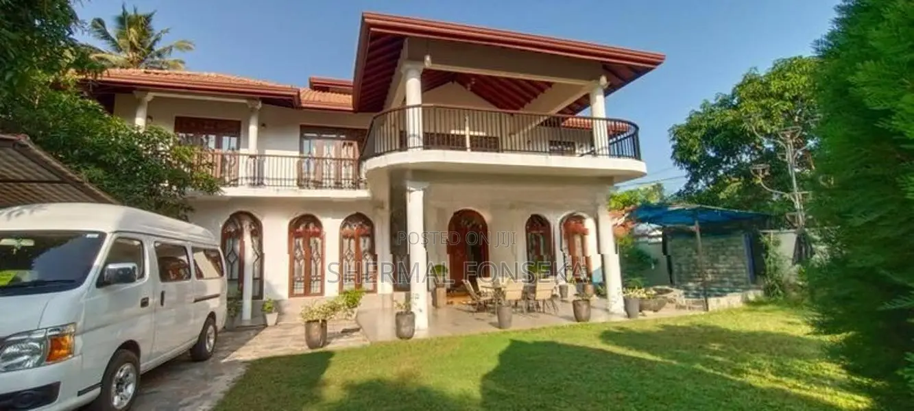 Katunayake Seeduwa Luxury Villa close to airport for sale with furnitu