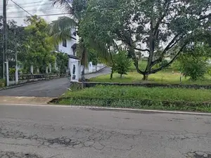ගාල්ල බද්දෙගම පුධාන පාරට මුහුණලා ඉඩම