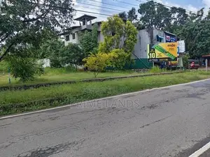 ගාල්ල බද්දෙගම පුධාන පාරට මුහුණලා ඉඩම