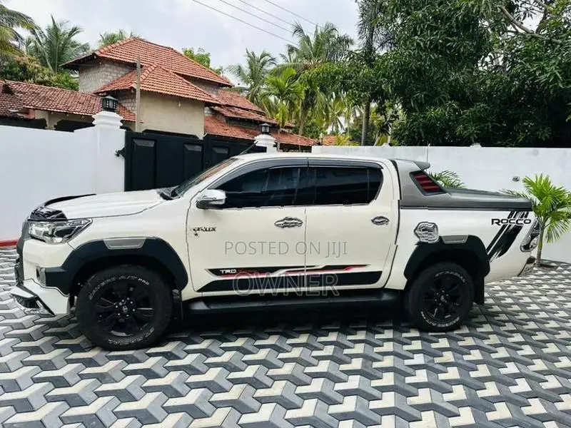 Toyota Hilux Revo 4WD 2016