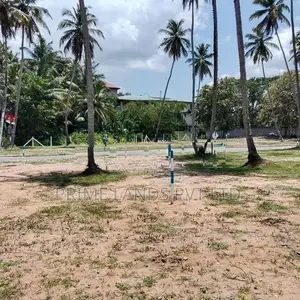 පැල්ලන්දෙණිය හන්දියෙන්ම ඉඩම්