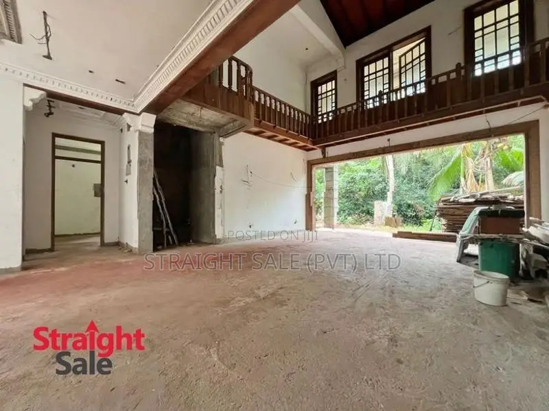 Part Completed Luxury Residence in Jayanthipura, Battaramulla [HS 08]