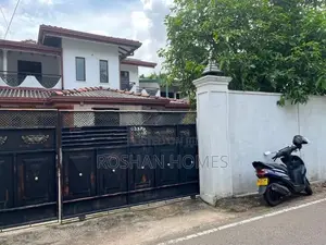 Two-Story House for Sale in Peralanda