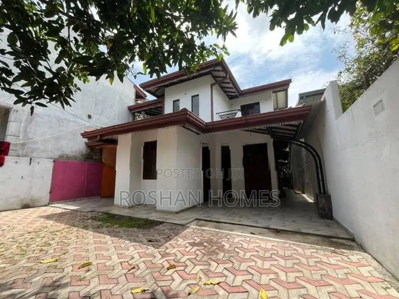 Two-Story House for Sale in Peralanda
