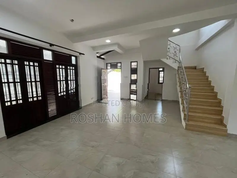 Two-Story House for Sale in Peralanda