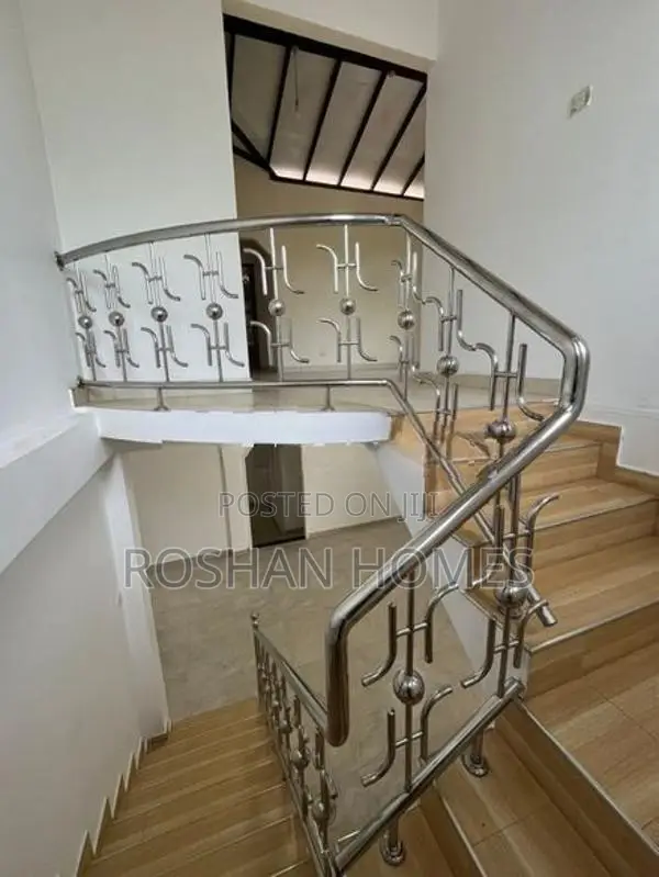 Two-Story House for Sale in Peralanda