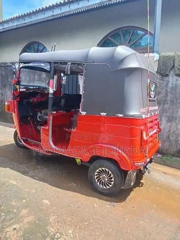 Bajaj RE 2012