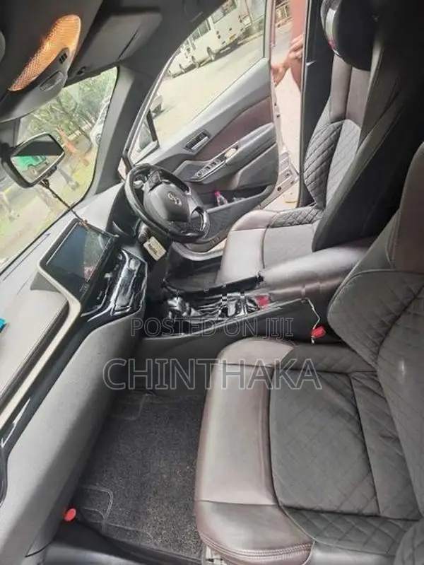 Toyota CHR NGX 10 2019