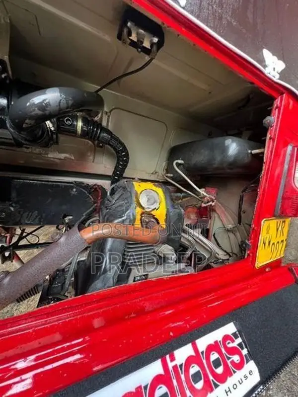 Bajaj RE 2011