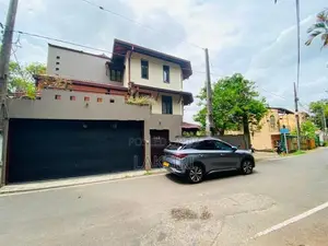 Luxury 03 Story Modern House Sale Nawinna Udahamulla