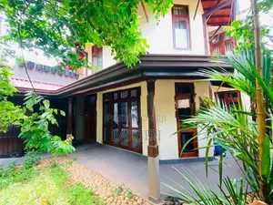 Luxury 03 Story Modern House Sale Nawinna Udahamulla