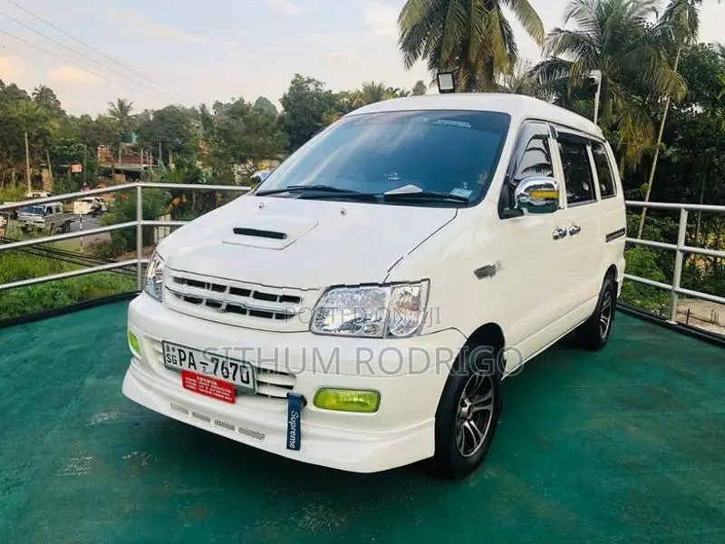 Toyota Noah 2006