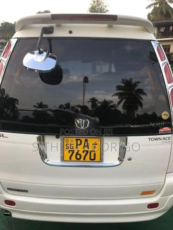 Toyota Noah 2006