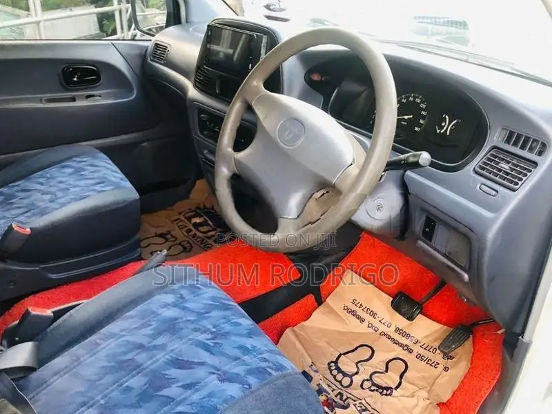 Toyota Noah 2006