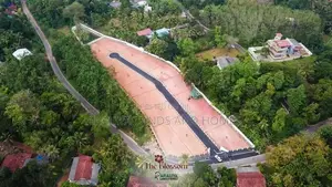 නුවර පාරට ආසන්නයෙන් නිදහස සොයන ඔබට අගනා බිම් කොටස්