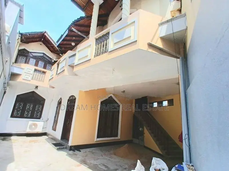 Spacious 3-Bedroom House for Rent – Dehiwala