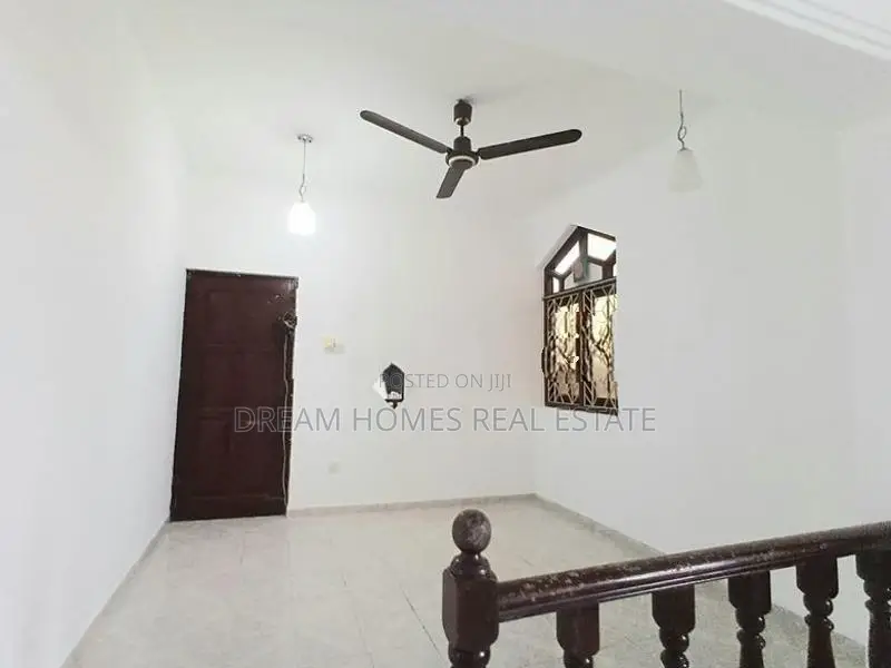 Spacious 3-Bedroom House for Rent – Dehiwala