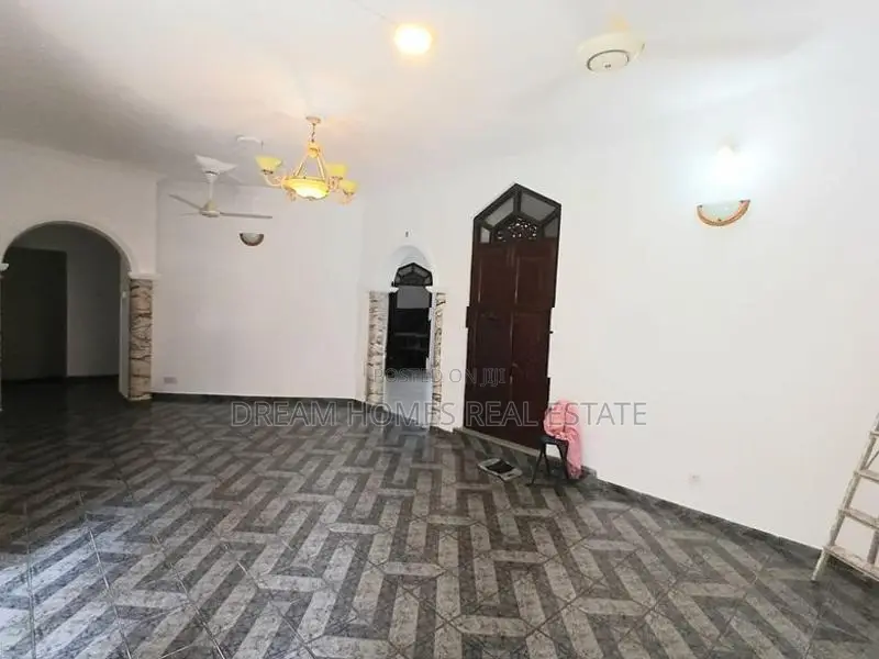 Spacious 3-Bedroom House for Rent – Dehiwala