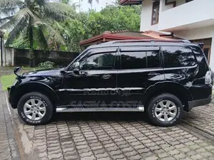 Mitsubishi Montero 2013