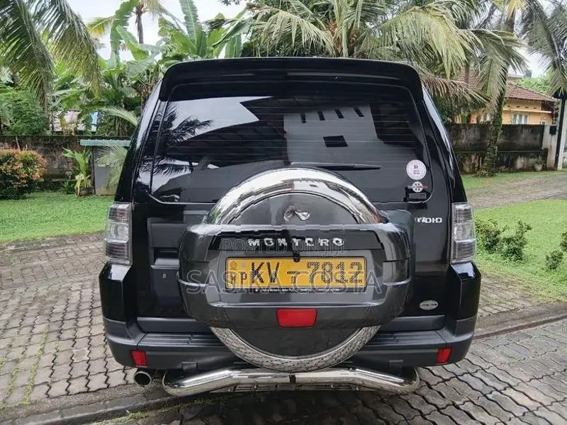 Mitsubishi Montero 2013