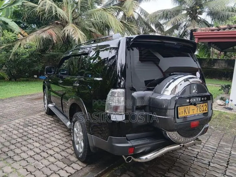 Mitsubishi Montero 2013