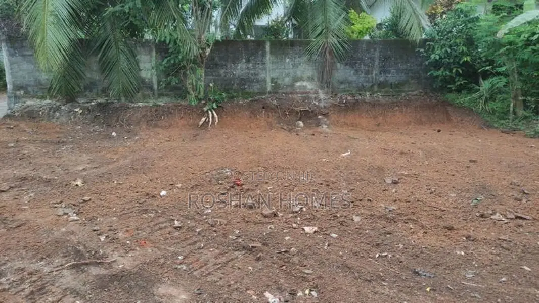 ගණේමුල්ල නගරයට අතේ දුරින් වටිනා පර්.6 1/2 බිම් කොටසක්