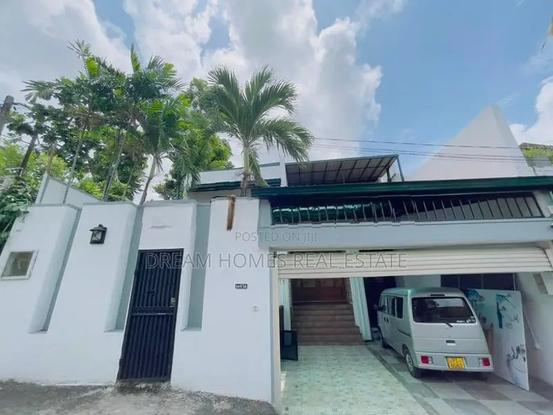 4 Bedroom Luxury House with Pool – Battaramulla