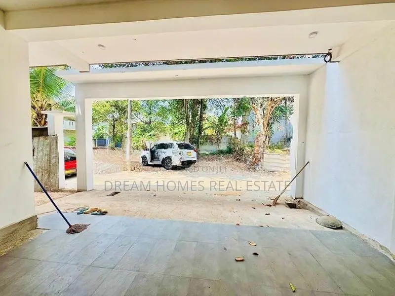 House for Sale Near Boralesgamuwa Junction