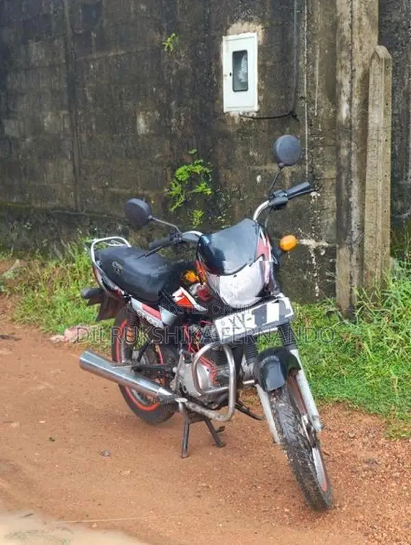 Bajaj CT100 2013