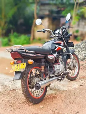 Bajaj CT100 2013