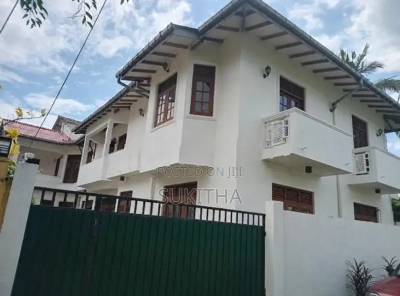House for Sale - 8 Rooms Moratuwa