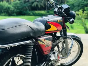 Bajaj Boxer 2000