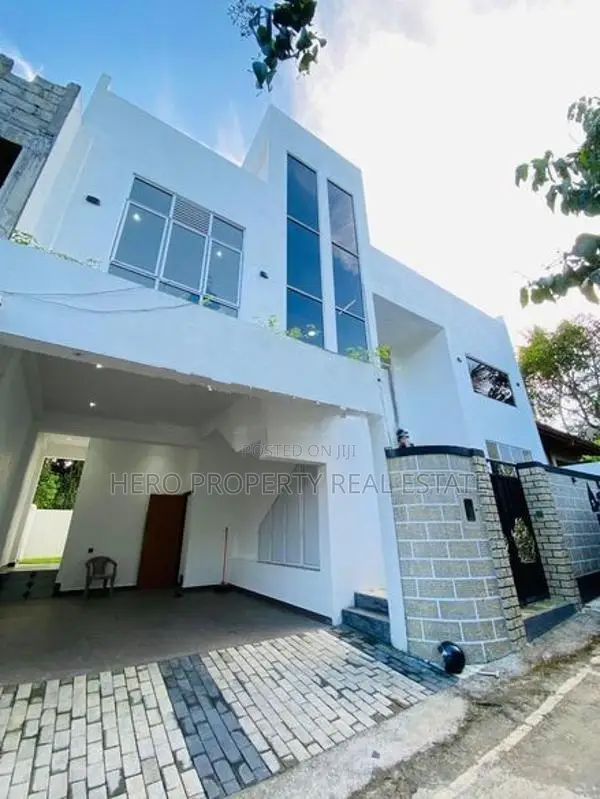 TWO STORY SUPER LUXURY HOUSE FOR RENT IN ATHURUGIRIYA