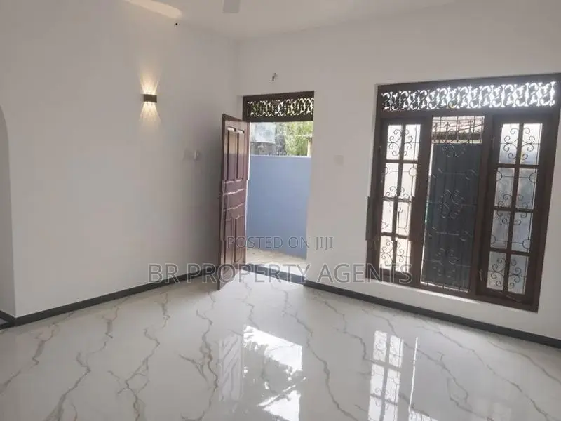 Single Storey House for Sale in Wellampitiya