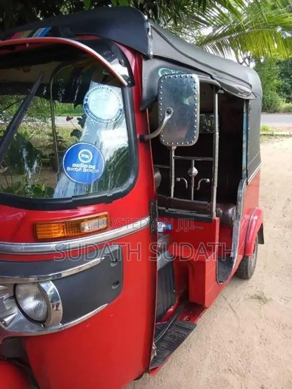 Bajaj RE 2016