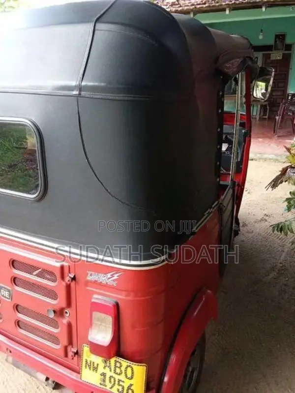 Bajaj RE 2016
