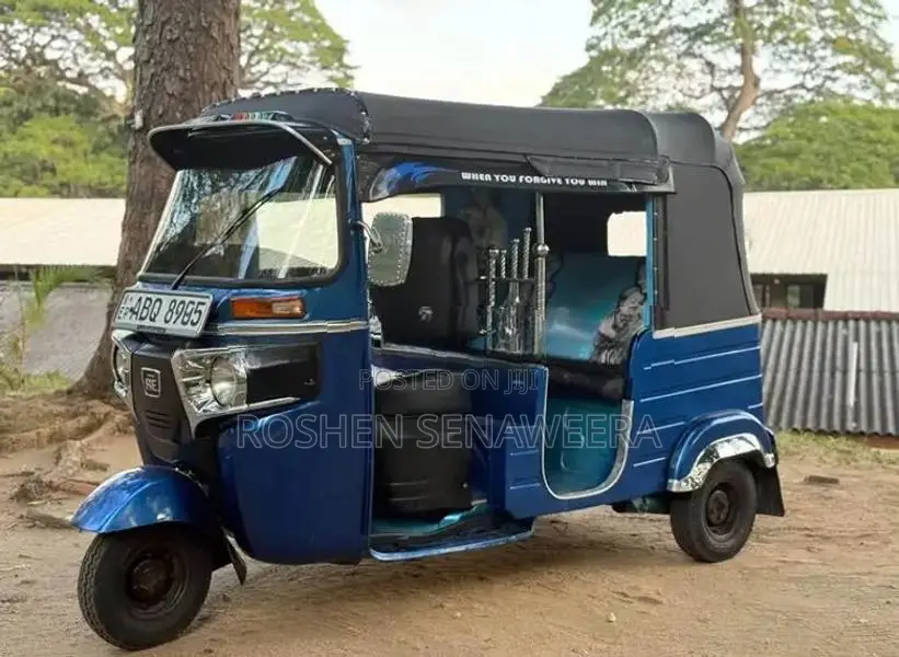 Bajaj RE 2017