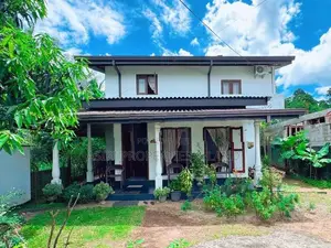 Almost new 3 Bedrooms House for sale in Homagama Thalagala
