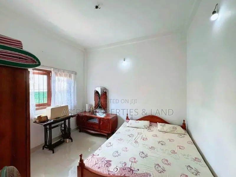 Almost new 3 Bedrooms House for sale in Homagama Thalagala