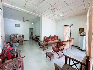 Almost new 3 Bedrooms House for sale in Homagama Thalagala