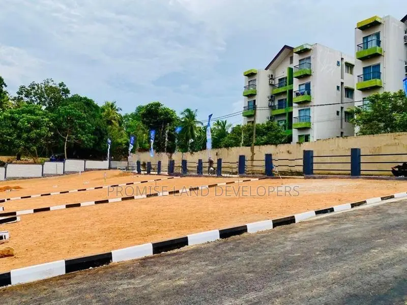 Residential land for sale in Athurugiriya C33
