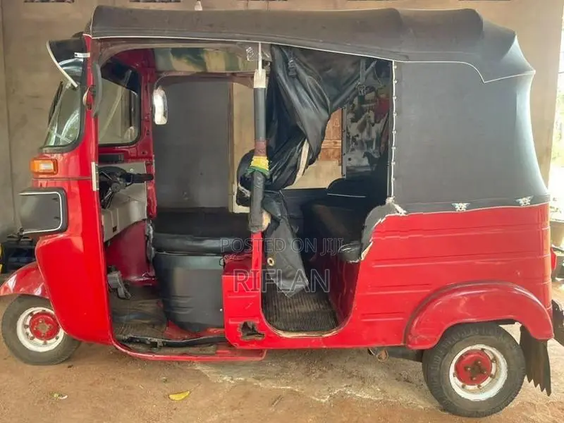 Bajaj RE 2015