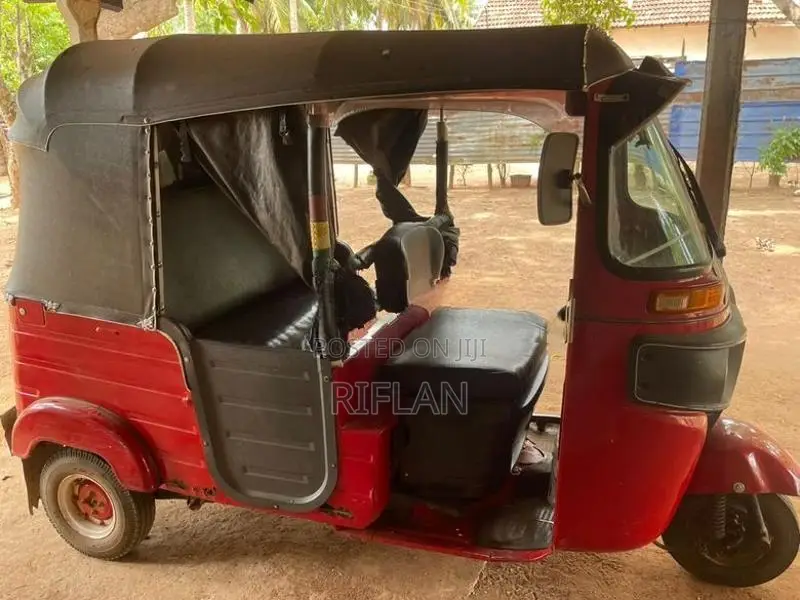 Bajaj RE 2015