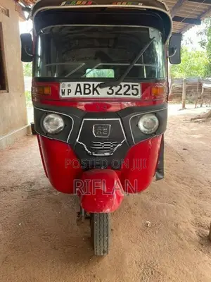 Bajaj RE 2015