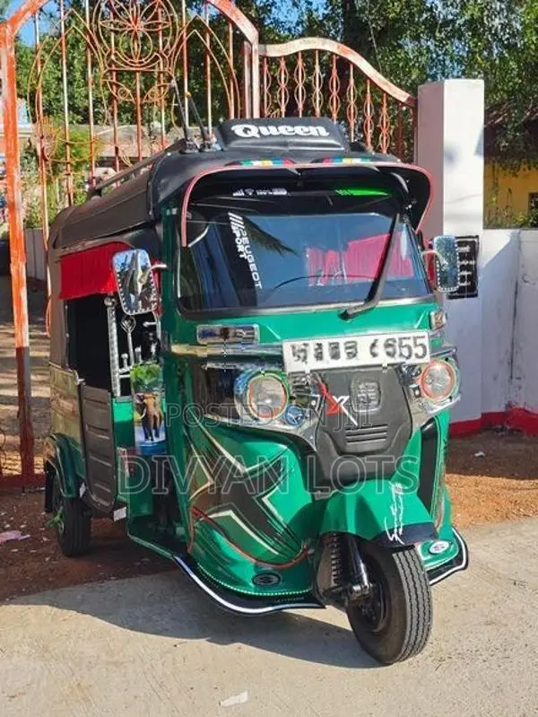Bajaj RE 2015