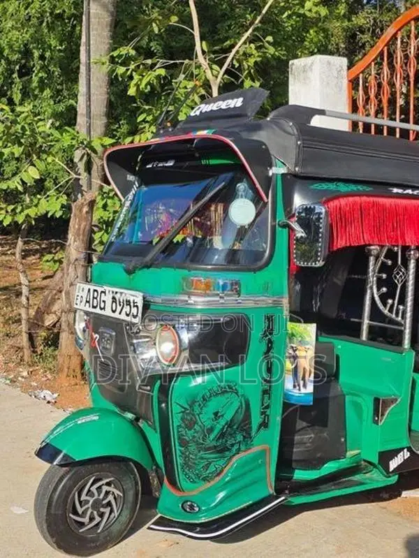 Bajaj RE 2015