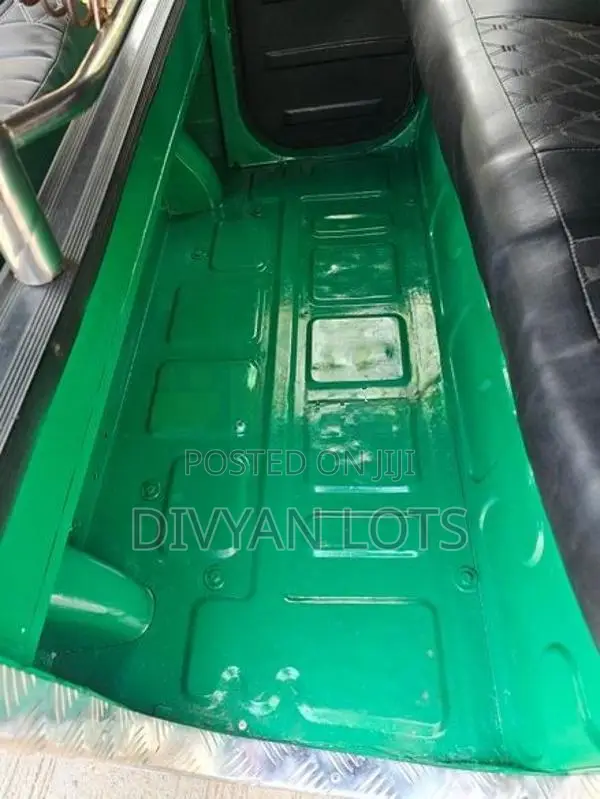 Bajaj RE 2015